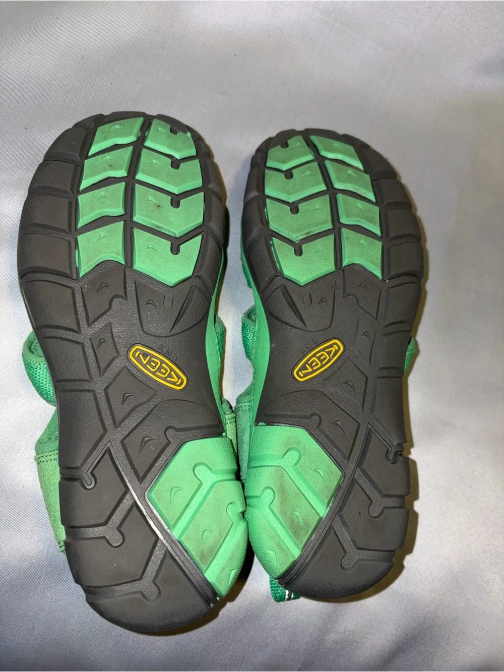 Keen Kids Green Closed-Toe Sport Sandals kid size 5